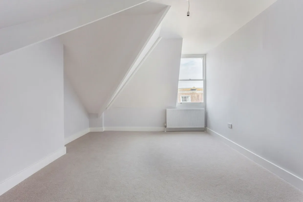 1 Acre Passage Windsor SL4 photo 10