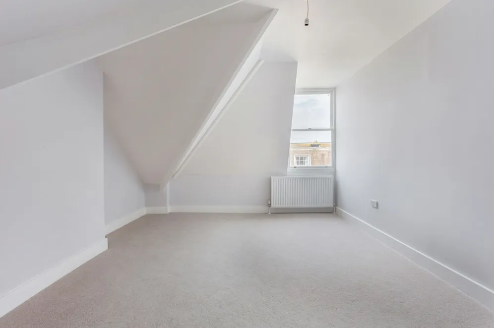 1 Acre Passage Windsor SL4 photo 10
