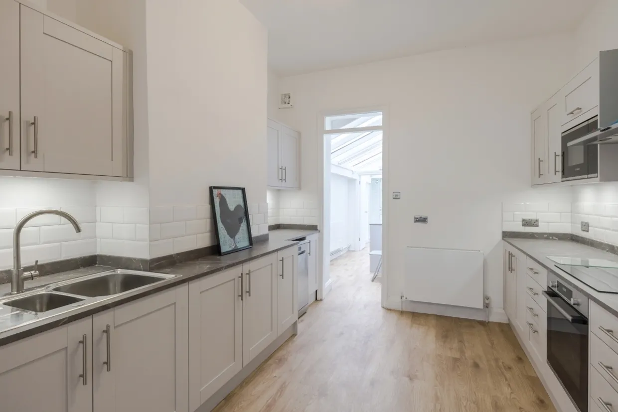 Fitzwilliam Road, SW4 photo 3