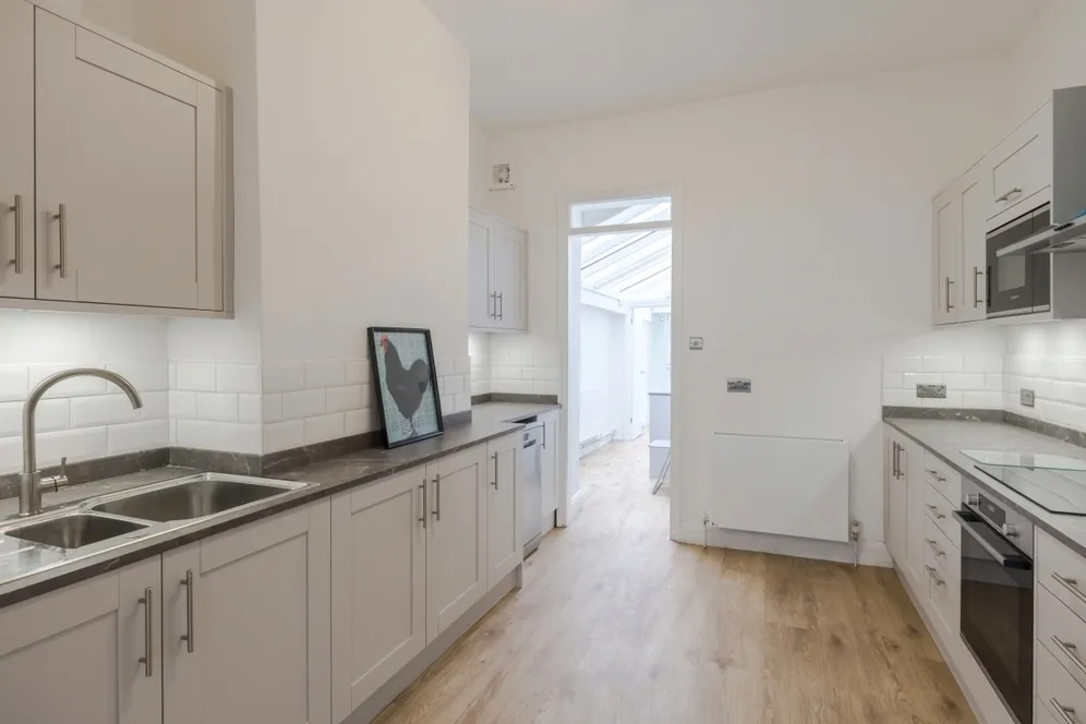 Fitzwilliam Road, SW4 photo 3