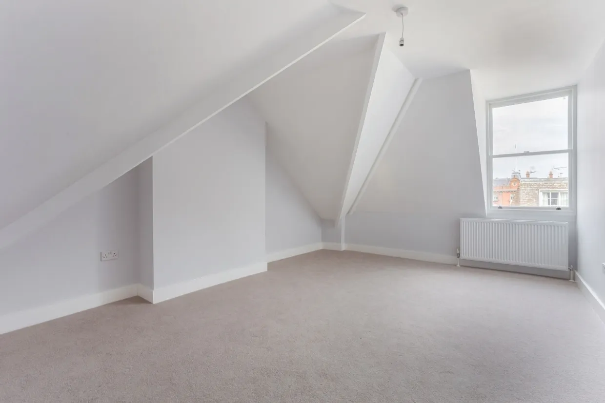 1 Acre Passage Windsor SL4 photo 11