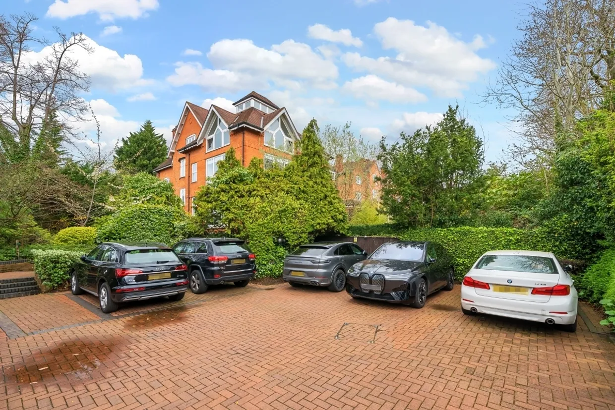 Bracknell Gardens, NW3 photo 16