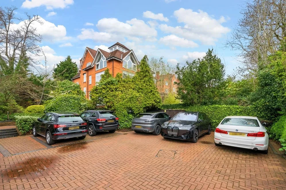 Bracknell Gardens, NW3 photo 16