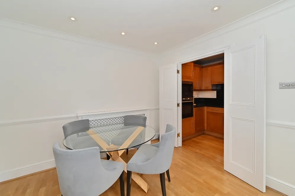 Whittaker Street London SW1W photo 19