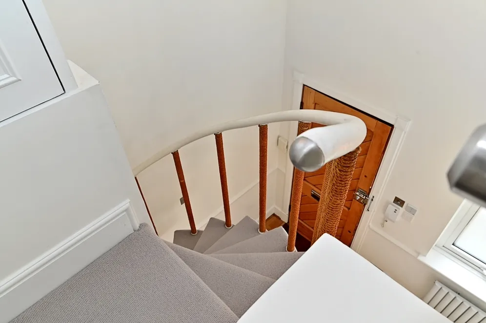 Whittaker Street London SW1W photo 25