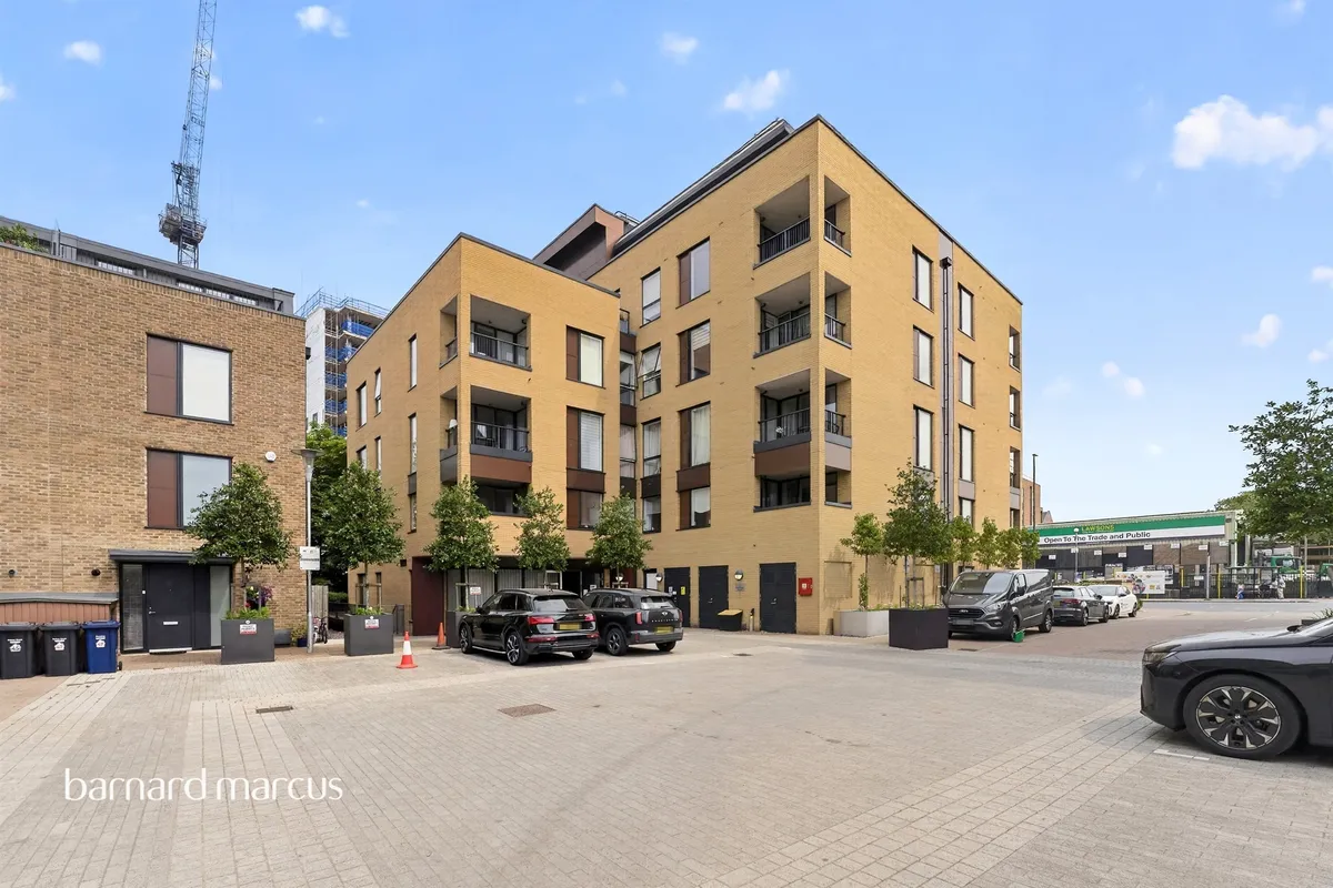 Quayle Crescent, London