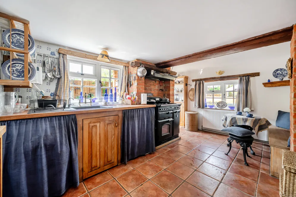 Firgrove Road, Whitehill, GU35 photo 5