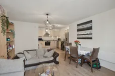 Oakwood Close, London