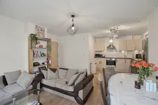 Oakwood Close, London