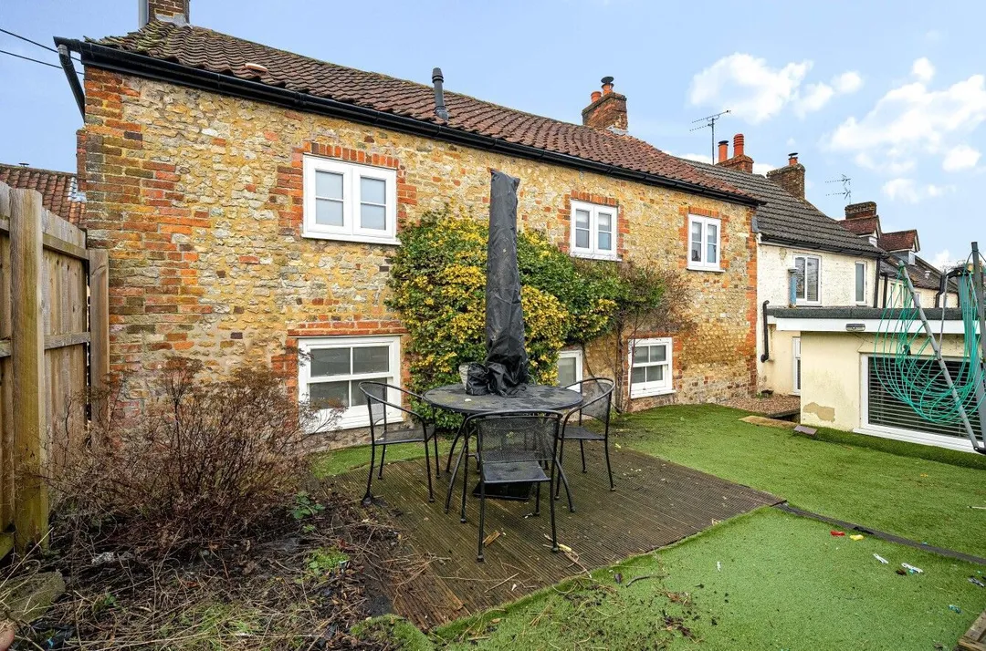 https://mr0.homeflow-assets.co.uk/files/photo/image/47952/5985/_x_/46889560.jpg