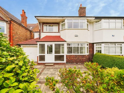 Rolleston Drive, Wallaseyphoto