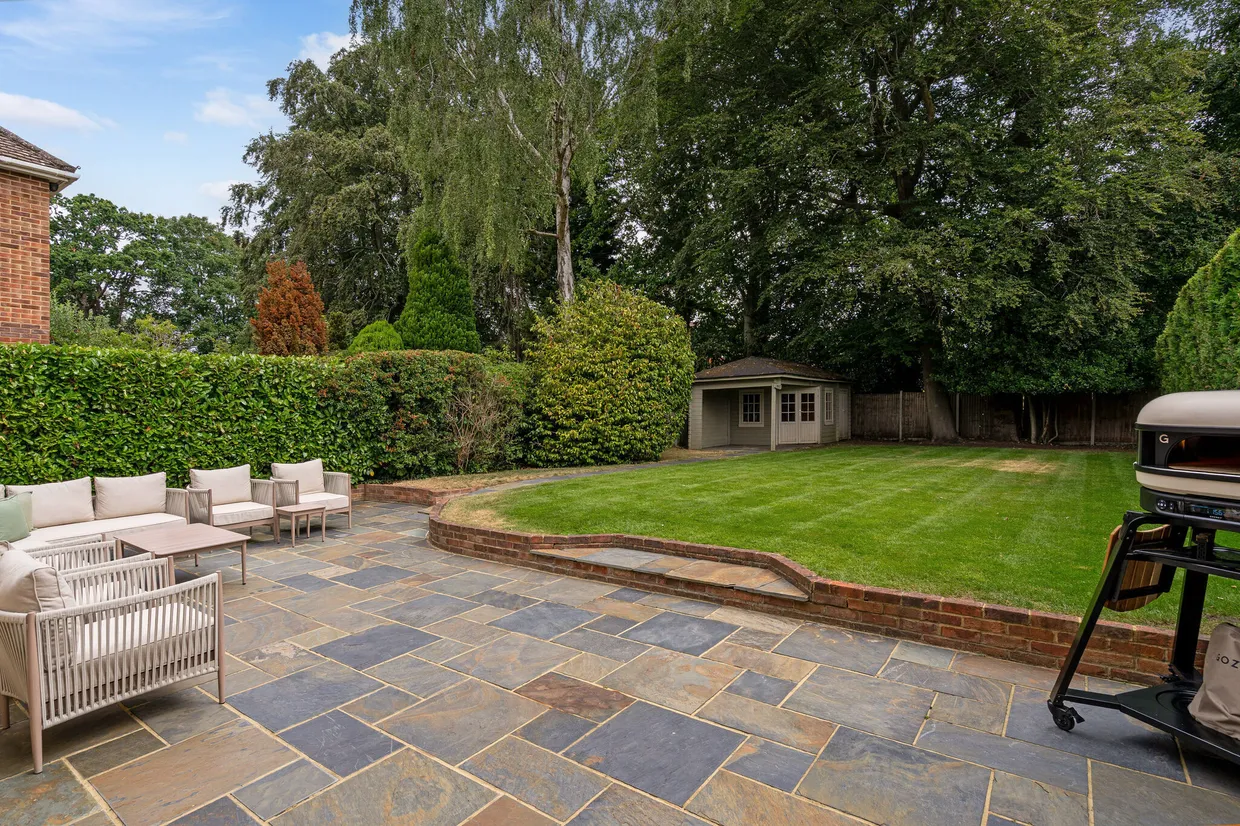 Avenue Road, Farnborough, GU14 photo 4