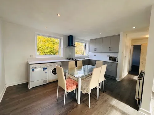 Blenheim Road, MAIDENHEADphoto