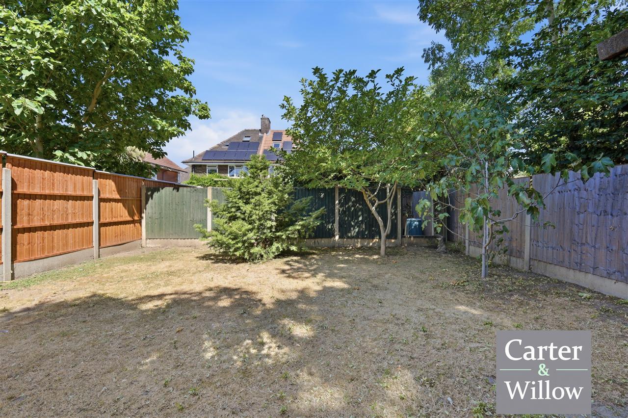 Rusper Road, Essex Image 32