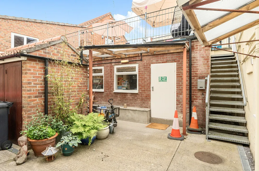 https://mr0.homeflow-assets.co.uk/files/photo/image/47955/7279/_x_/aed67ba2-8739-4da6-99da-55f360cfdd87_web.jpg