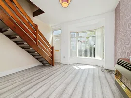 Edmonton Villas, Hull thumb 3