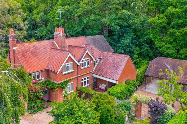 Ellesmere Road, Weybridge, KT13 photo 1