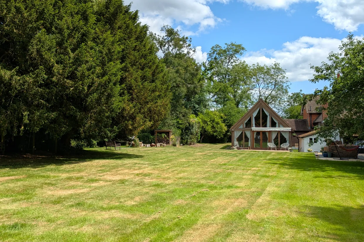 Rusper Road, Ifield, RH11 photo 4