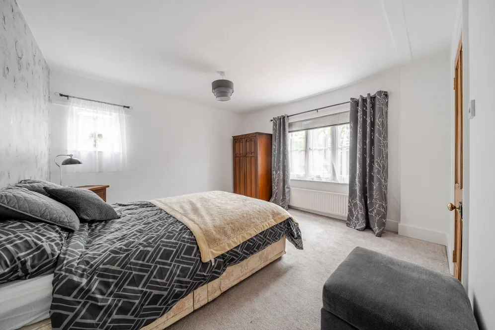 Rusper Road, Ifield, RH11 photo 9