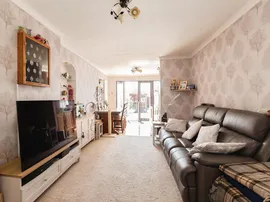 Upminster Road North, Rainham thumb 2
