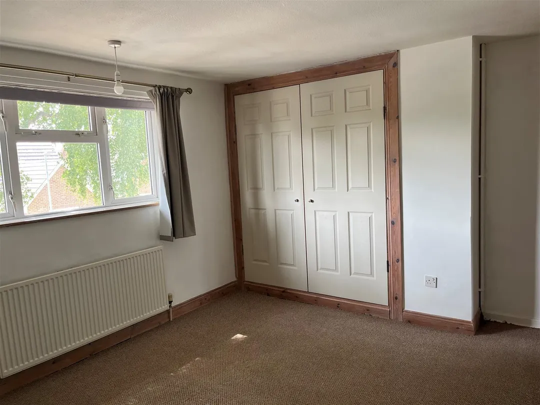 https://mr0.homeflow-assets.co.uk/files/photo/image/47957/0338/_x_/IyJGRQ4PtUu9S8ommdrrDw.jpg