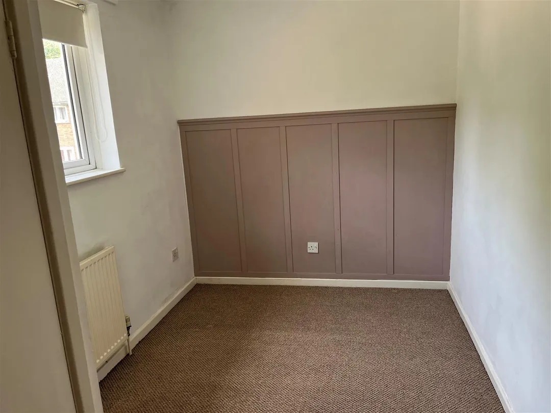 https://mr0.homeflow-assets.co.uk/files/photo/image/47957/0339/_x_/UJUrUXwCH06OaOupwZ72OA.jpg