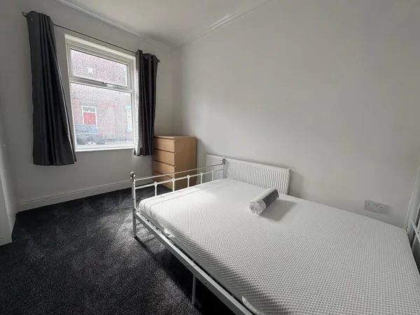 Meredith Street, L19 2PR- ROOM LET