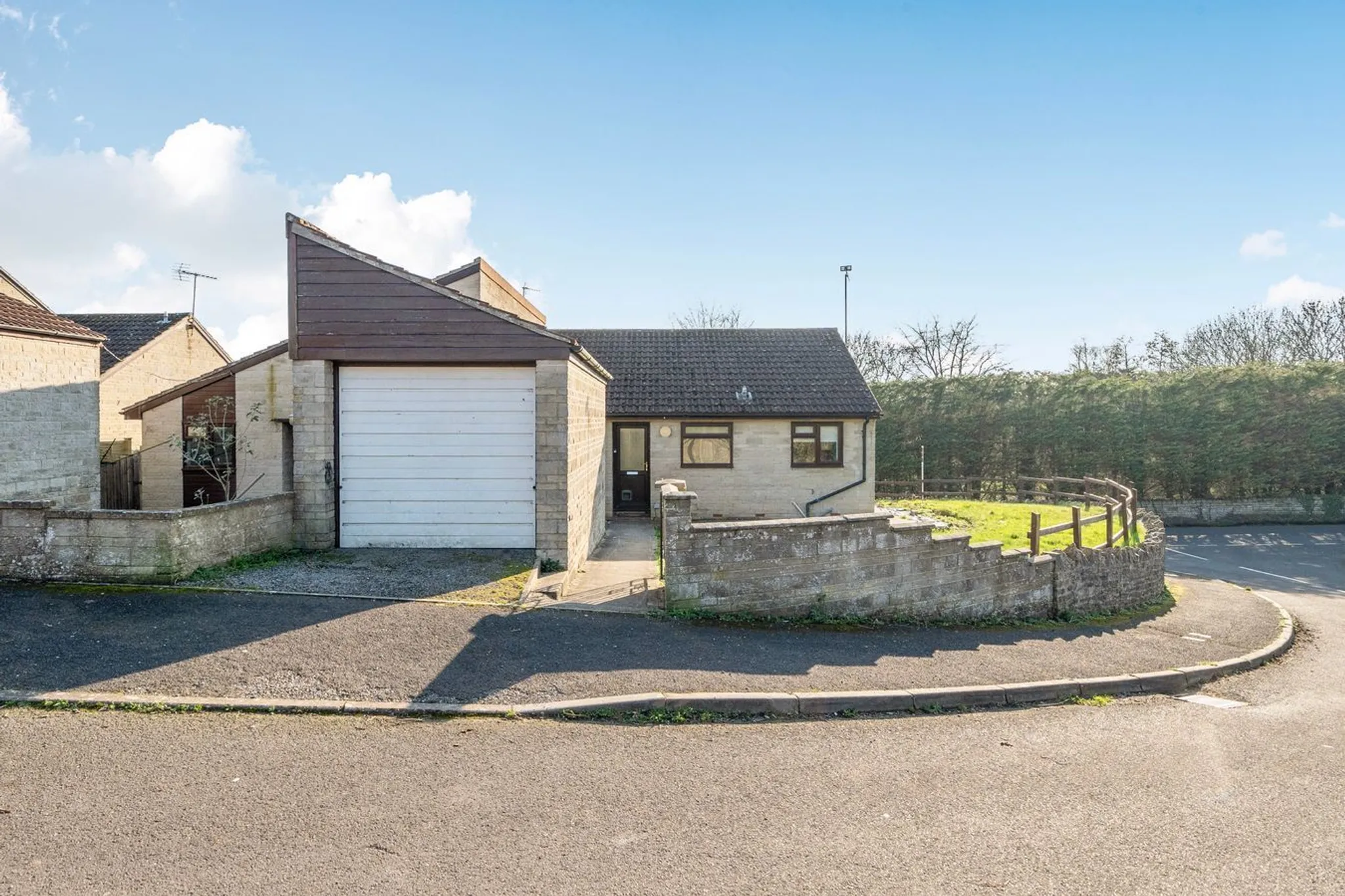 https://mr0.homeflow-assets.co.uk/files/photo/image/47958/3554/_x_/54718016.jpg