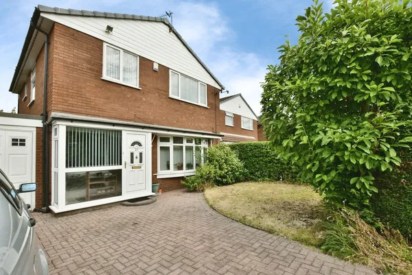 Petersfield Drive, Manchester, M23