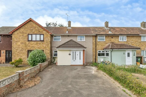 Chesterford Gardens, Basildon, SS14