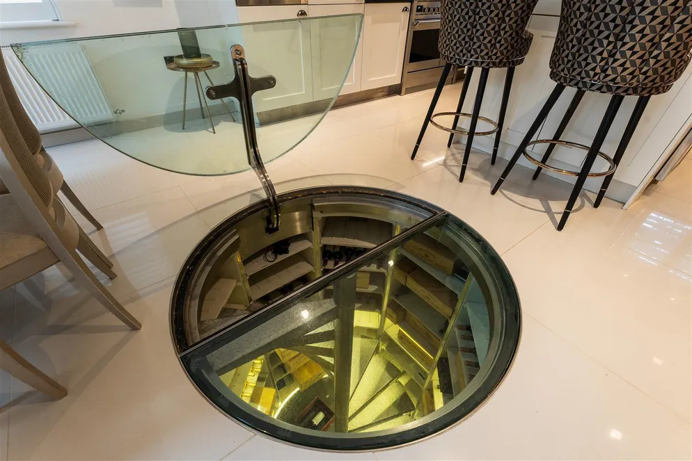 Property carousel item 9