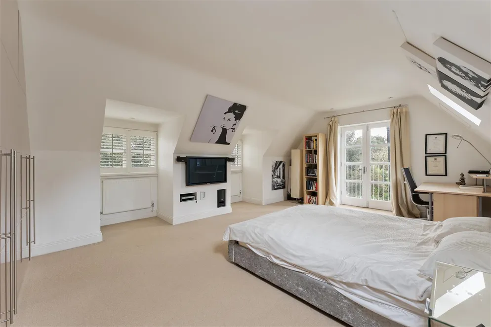 Property carousel item 17