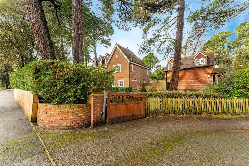 Property carousel item 24