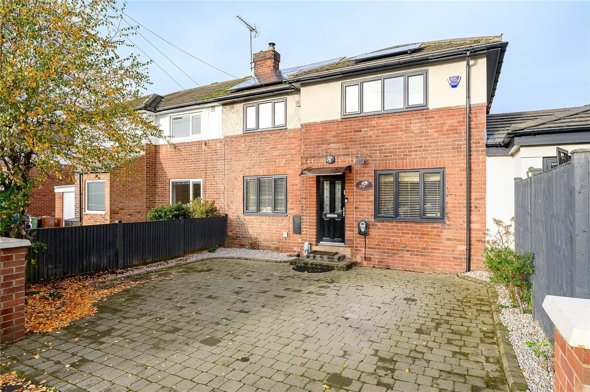 Hawks Nest Gardens East, Alwoodley, LS17