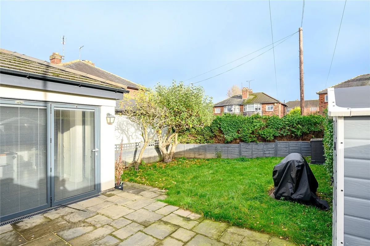 Hawks Nest Gardens East, Alwoodley, LS17