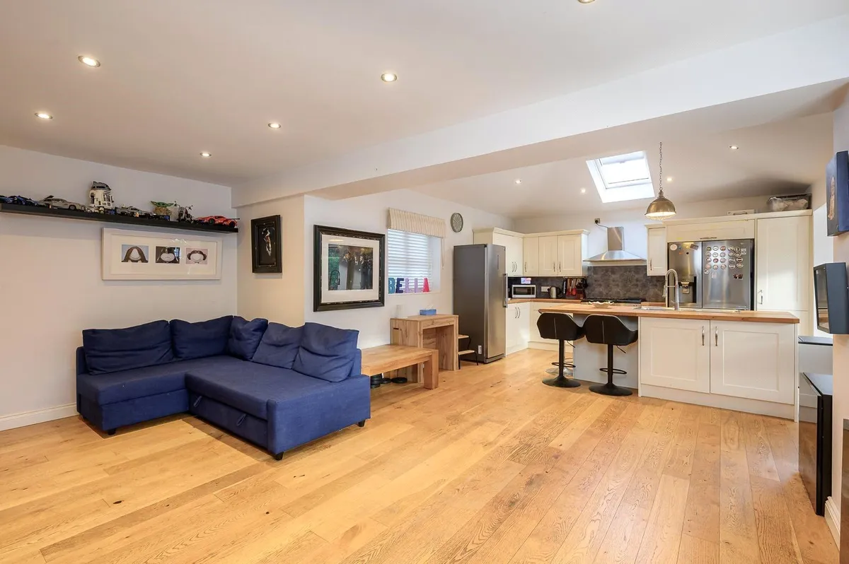 Hawks Nest Gardens East, Alwoodley, LS17