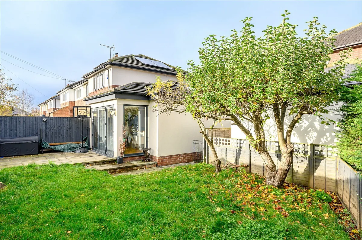 Hawks Nest Gardens East, Alwoodley, LS17
