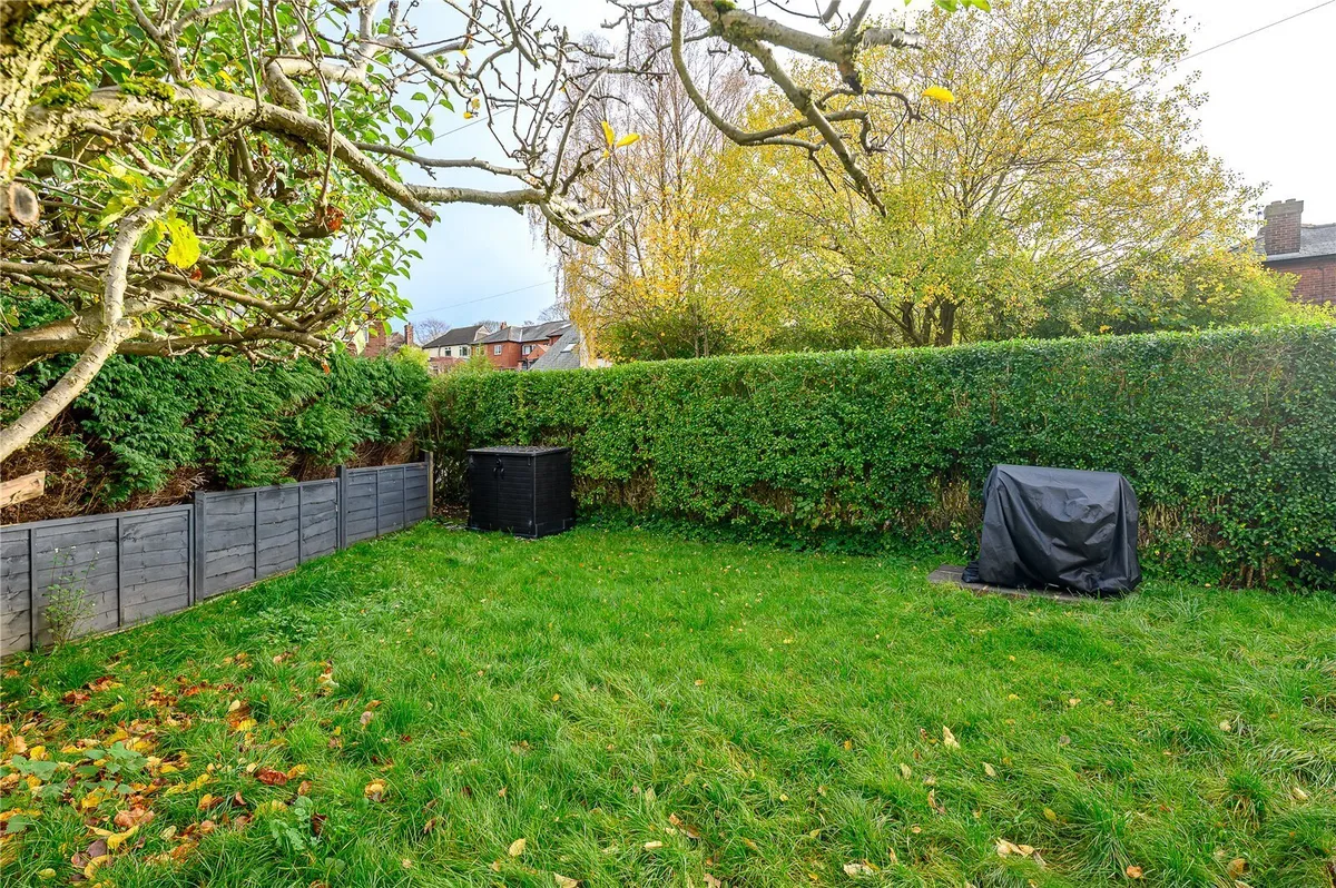 Hawks Nest Gardens East, Alwoodley, LS17