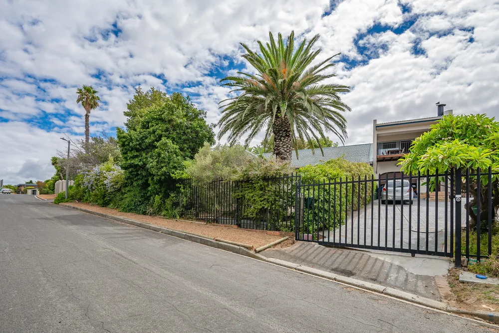 Video tour for South Africa, Western Cape, Heldervue, Frangipani Street, 12