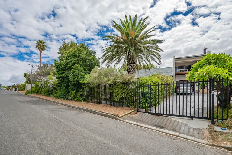 South Africa, Western Cape, Heldervue, Frangipani Street, 12