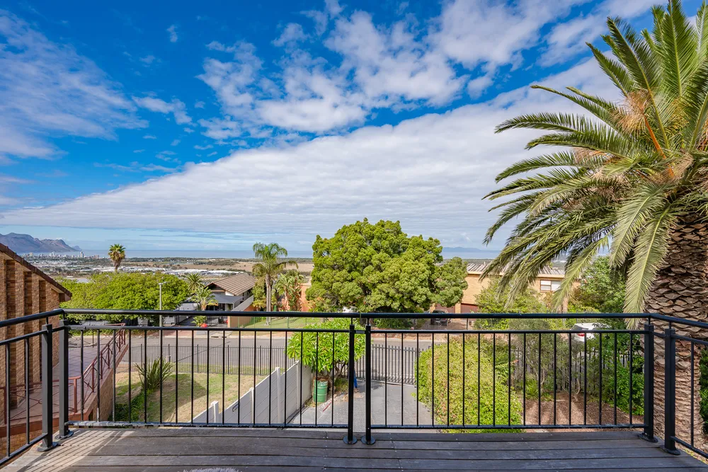 South Africa, Western Cape, Heldervue, Frangipani Street, 12