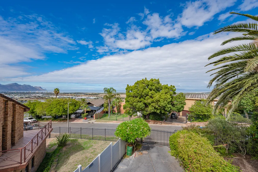 South Africa, Western Cape, Heldervue, Frangipani Street, 12