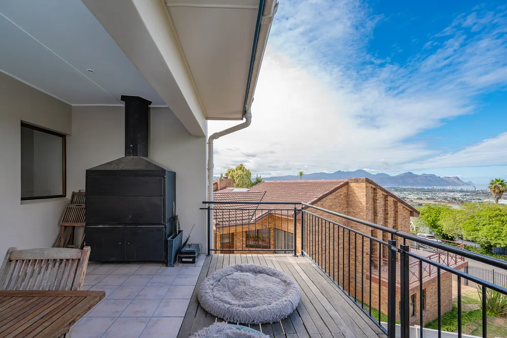 South Africa, Western Cape, Heldervue, Frangipani Street, 12
