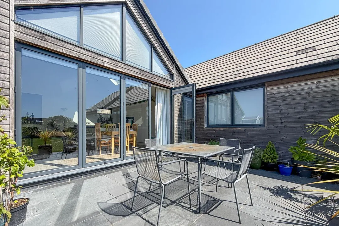 https://mr0.homeflow-assets.co.uk/files/photo/image/47960/6473/_x_/57293411.jpg