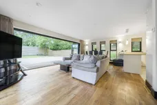 Holden Road, Woodside Park, N12 photo 3