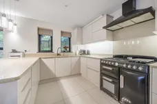 Holden Road, Woodside Park, N12 photo 4