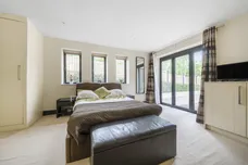 Holden Road, Woodside Park, N12 photo 6