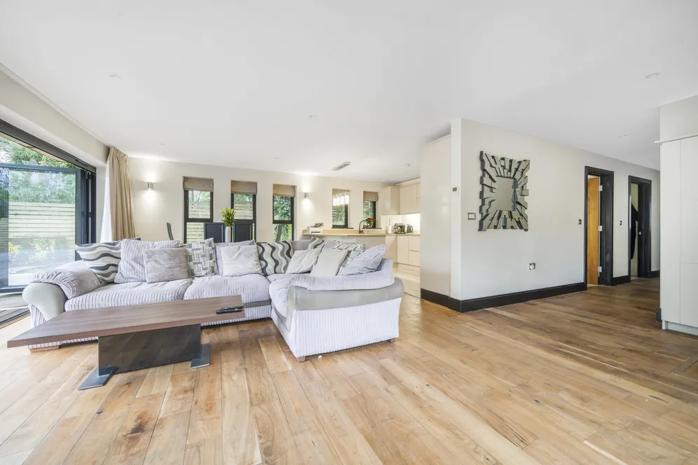 Holden Road, Woodside Park, N12 photo 12