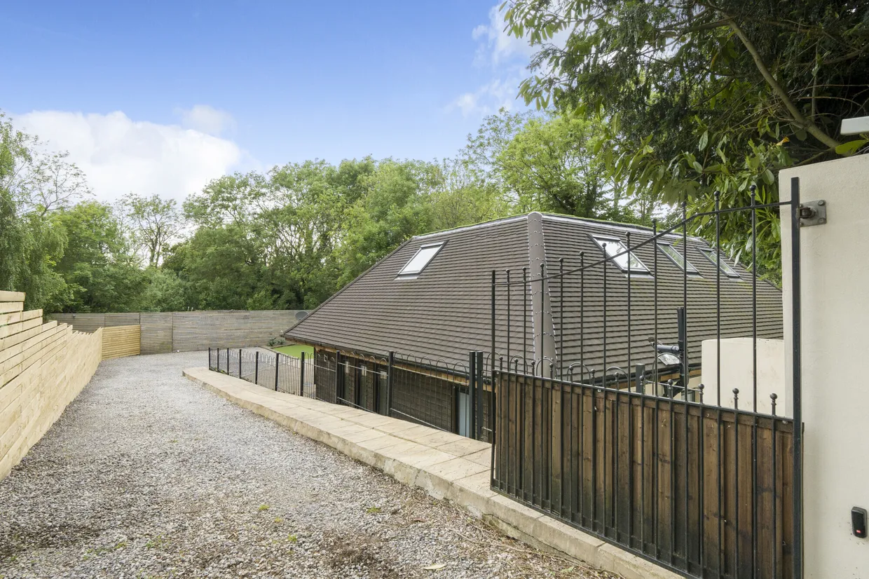 Holden Road, Woodside Park, N12 photo 16