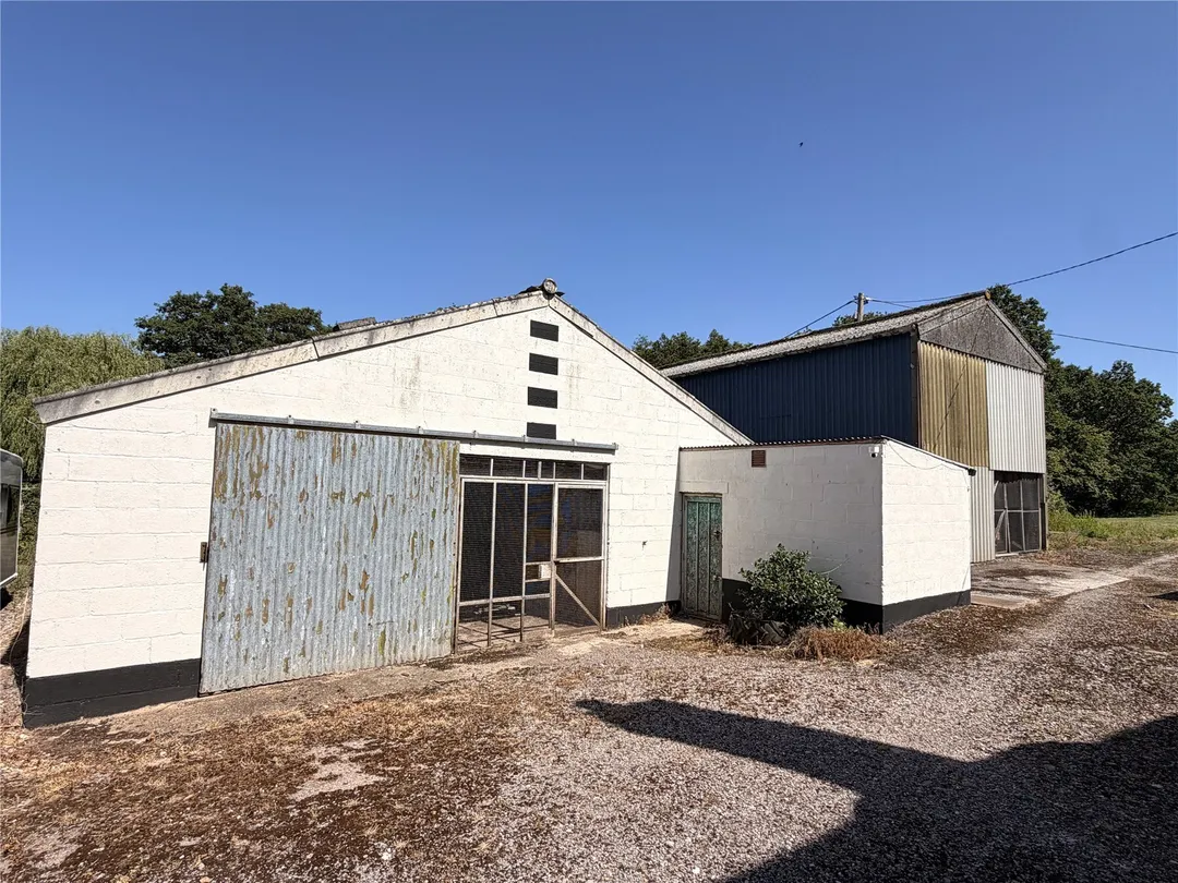 https://mr0.homeflow-assets.co.uk/files/photo/image/47961/6243/_x_/SOU260051_37.jpg